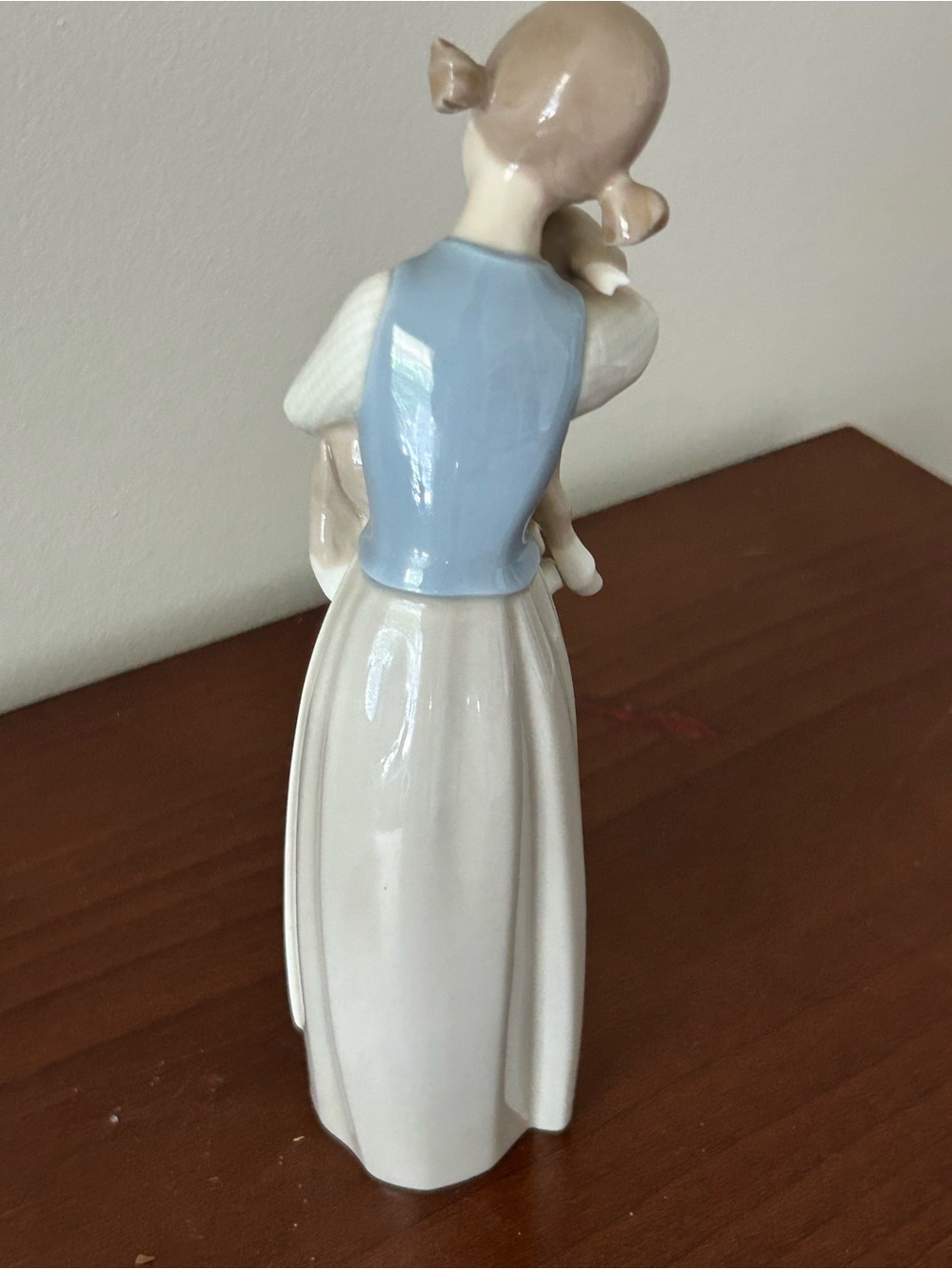 Lladro "Girl with Lamb" (#1010) glossy porcelain figurine. - Picture 4 of 5